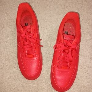 Red Nike Snearkers